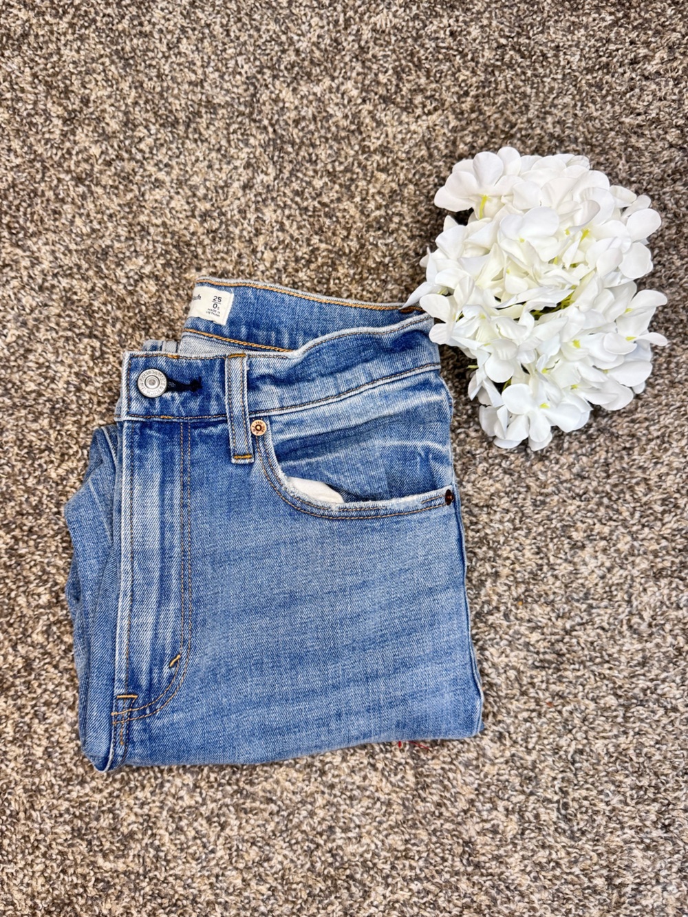 Abercrombie & Fitch The Mom High Rise Light Blue Skinny Jeans